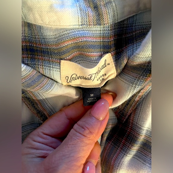 Universal Thread Women Long sleeves Plaid Shirt in medium - Picture 6 of 10
